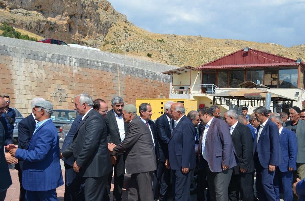 Aileler arasındaki husumet barış yemeğiyle son buldu 