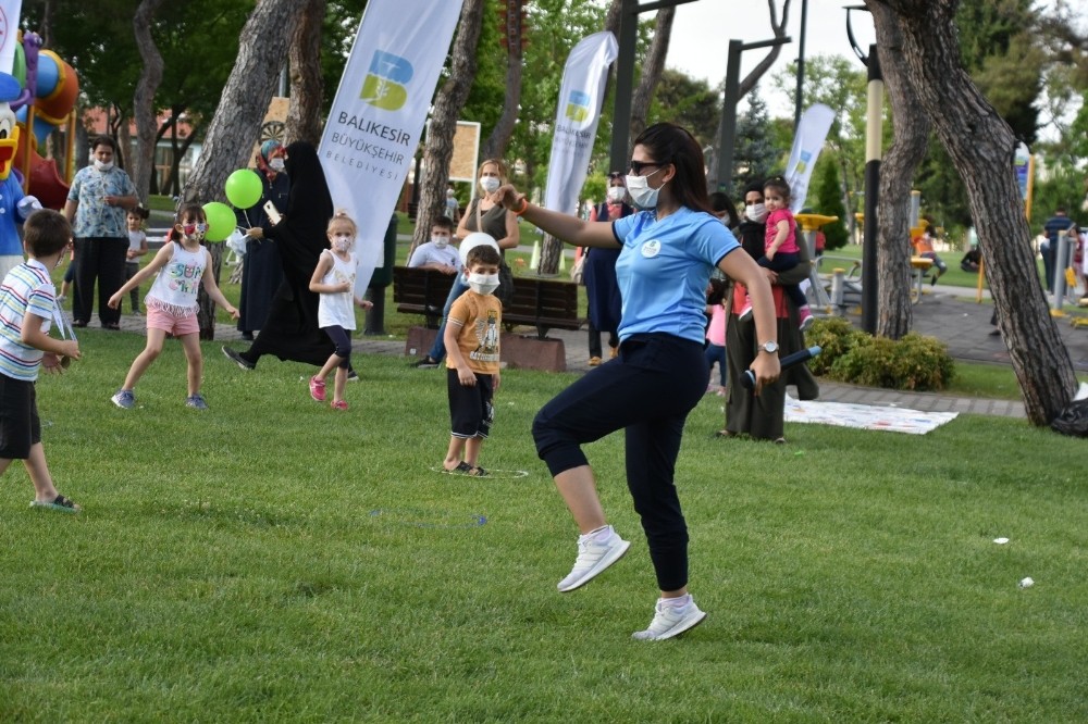 Aileler çocukları ile birlikte spor yaptılar 