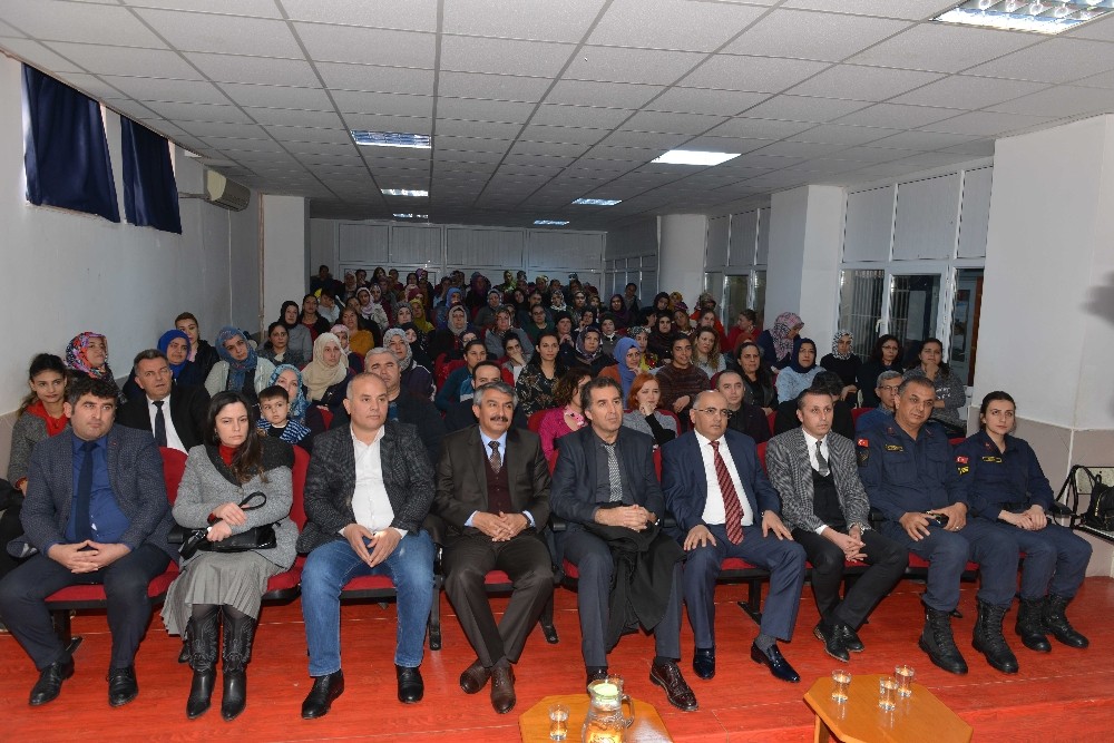 Aileler çocukların internet bağımlılığı konusunda bilinçlendirildi 