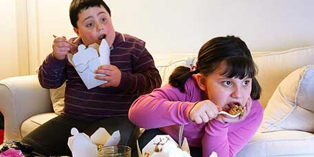Aileler dikkat! Bu yiyecekleri sakın çocuklarınıza vermeyin