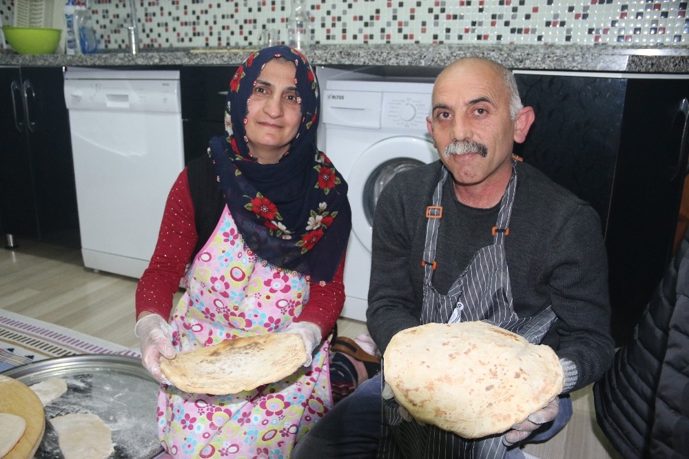 Aileler evlerinde kendi ekmeğini yapmaya başladı 