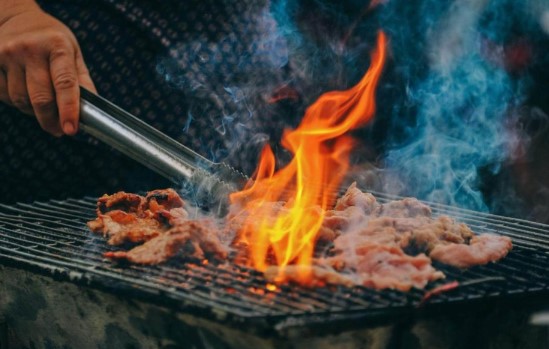 Ailenin mangal sefası faciayla sonuçlandı: İki kişi hastaneye kaldırıldı!