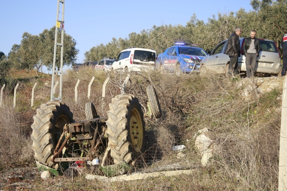 Ailesi onu arıyordu...Şarampole yuvarlanan traktöründe ölü bulundu 