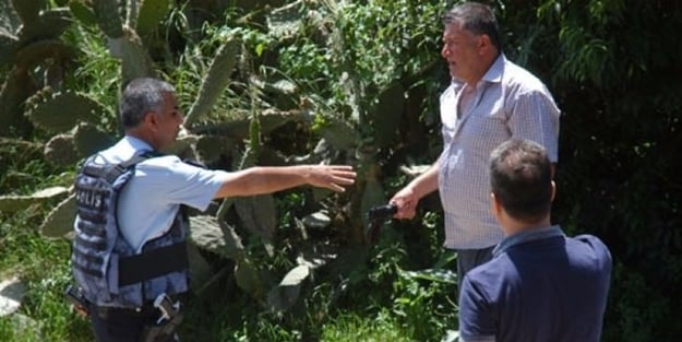 Ailesinden 4 kişi katletti! Polis silahı elinden böyle aldı