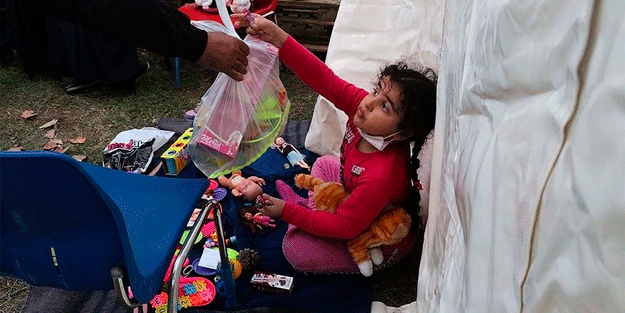 Ailesine ve yakınlarına ulaşılamayan depremzede çocuklar için çağrı merkezi kuruldu