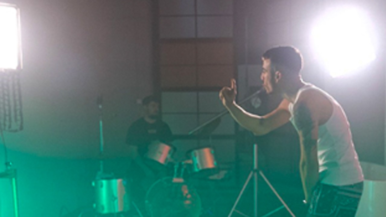 Aileye darbe vuran şarkılar: Devlet takibe almalı