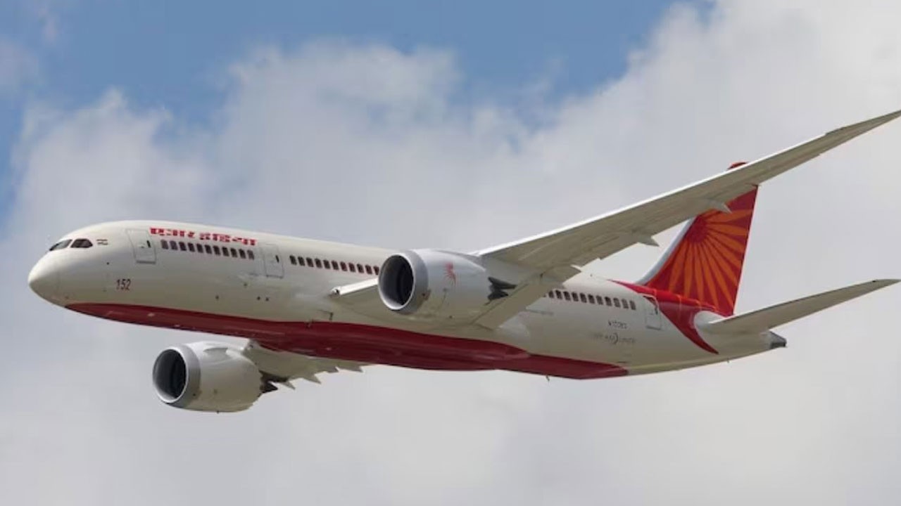 Air India uçağı havalandıktan sonra geri döndü!