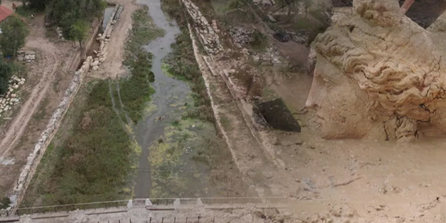 Aizanoi halkına ait heykelleri 1700 yıllık kırıp çaya atmışlardı! Zeus tapınağı ve heykeller...