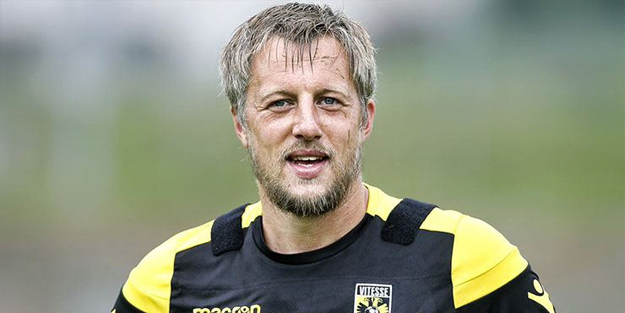 Ajax 37 yaşındaki kaleci Pasveer'le anlaştı