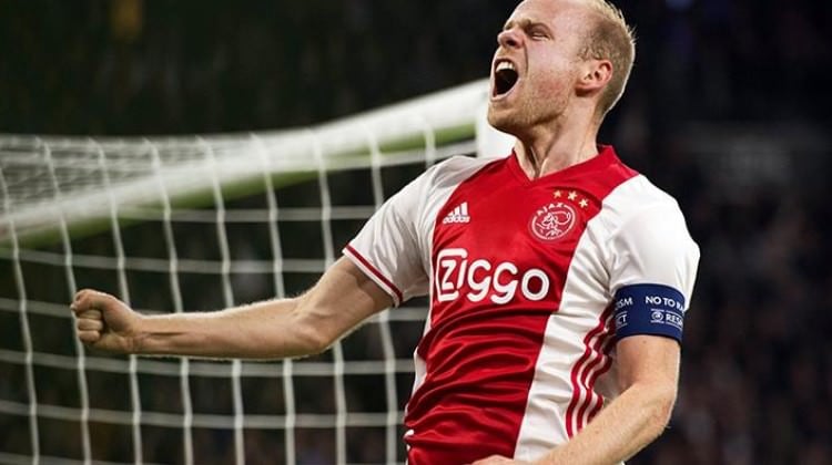 Ajax yolu yarıladı