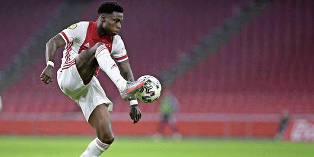 Ajax'ın yıldız ismi Quincy Promes tutuklandı