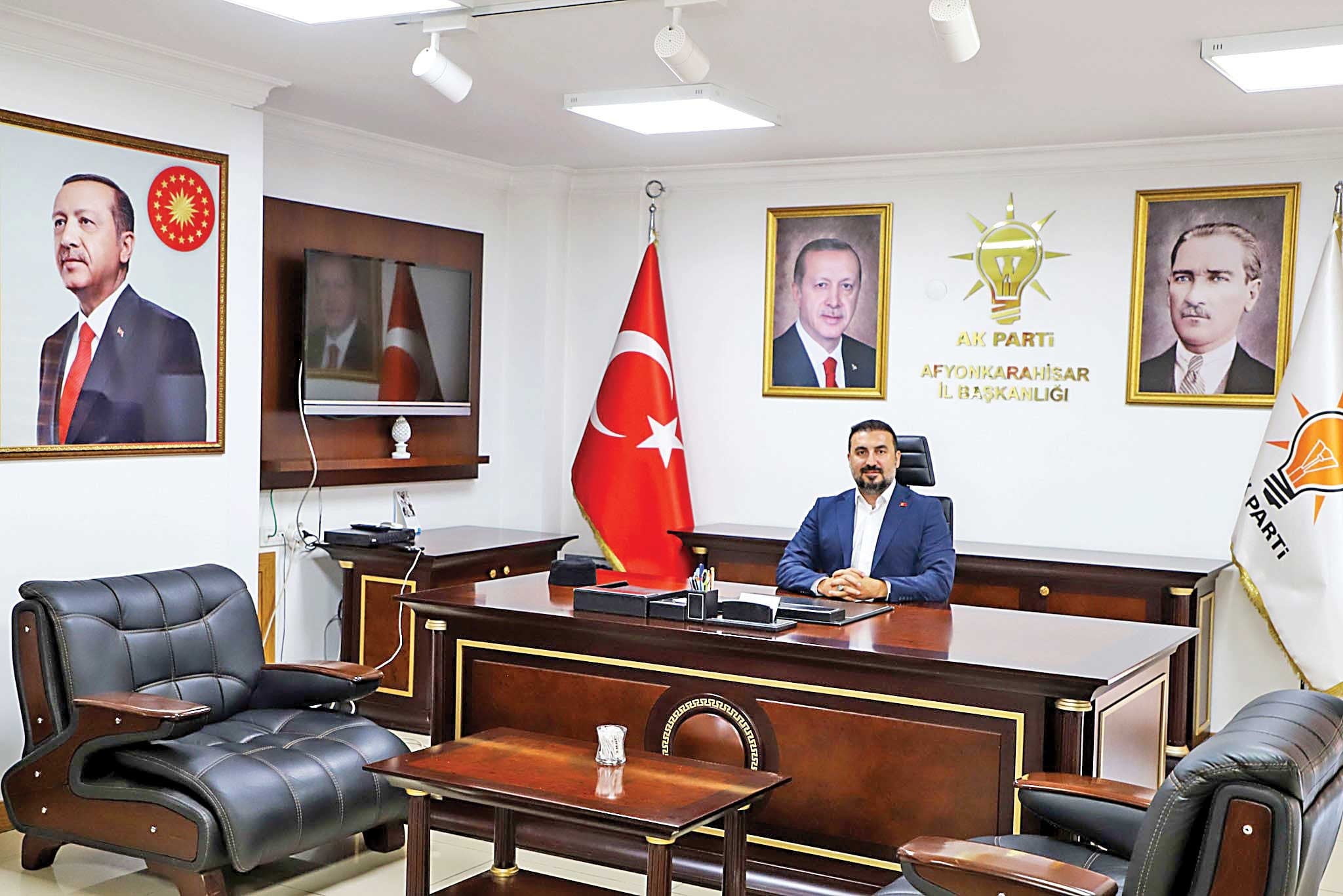AK Parti Afyonkarahisar İl Başkanı Dr. Özgür Kavak Akit’e önemli açıklamalarda bulundu: Kapıları gönüllere açmaya geldik