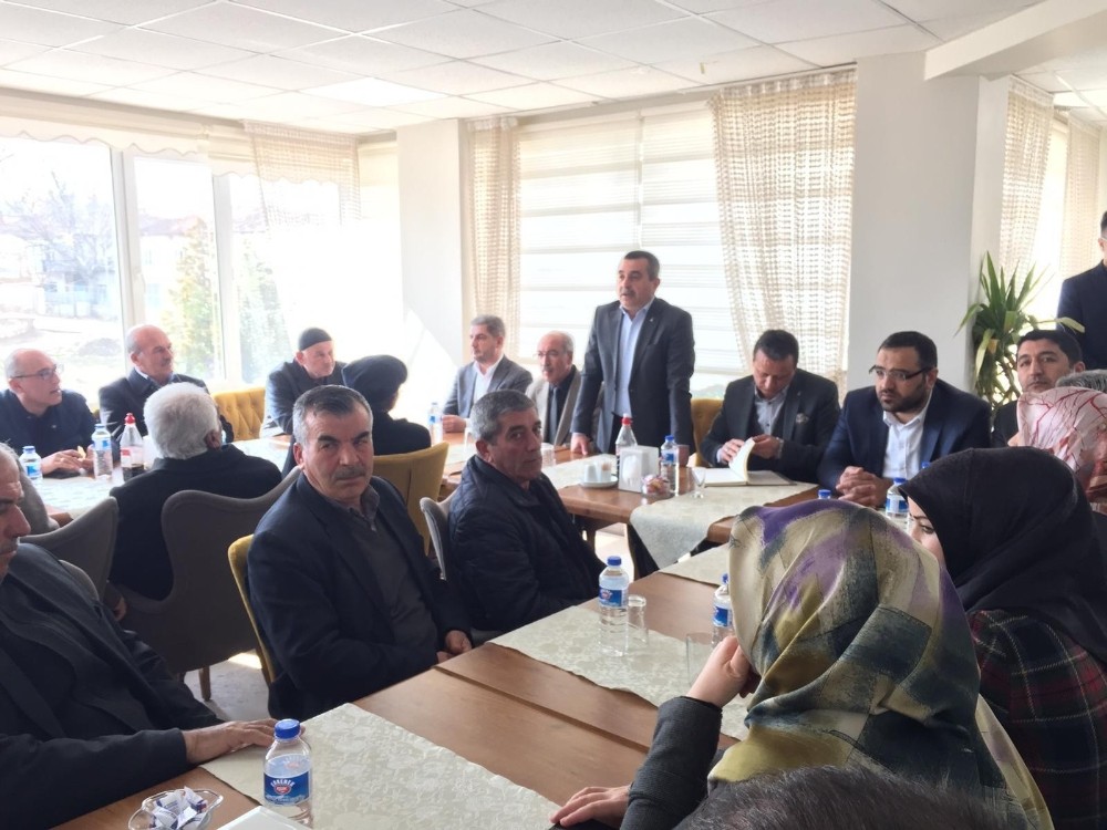 AK Parti Akçadağ teşkilatında istişare toplantısı 