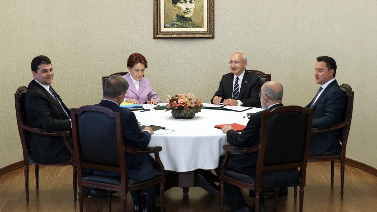 AK Parti alerjili Deniz Zeyrek'ten muhalefete "Vay anasını" dedirten gönderme! Benzetmesi olay oldu