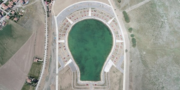 AK Parti amblemi şeklindeki havuz uzaydan da görülüyor