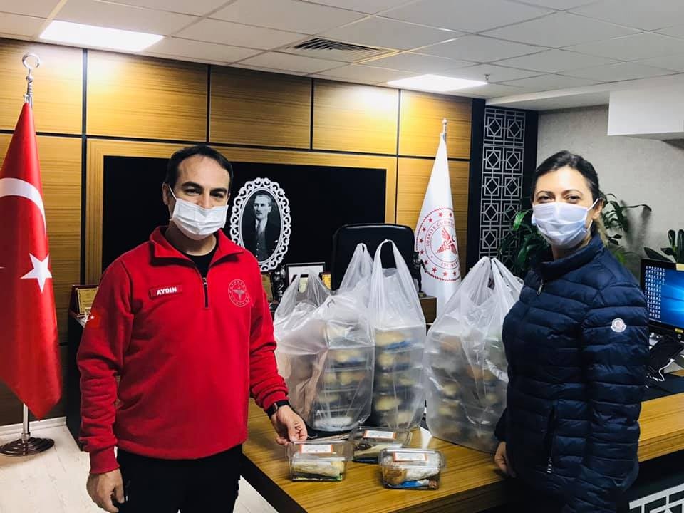 AK Parti Aydın Kadın Kolları’ndan sağlık çalışanlarına destek 
