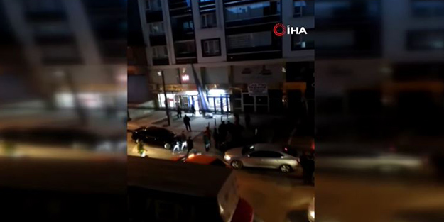 AK Parti bayraklarını kesen CHP'liler kavga çıkardı!