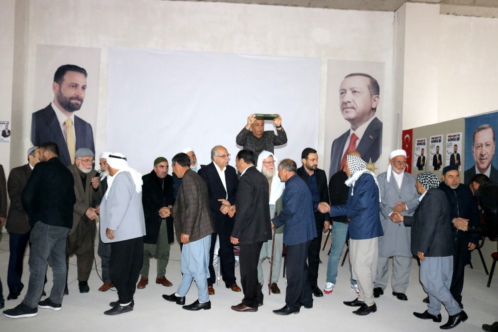 AK Parti Belediye Başkan adayı Nasıranlı kan davalı aileleri barıştırdı 