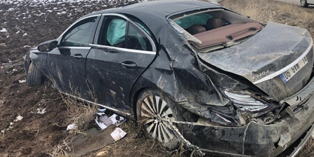 AK Parti'li adayı trafik kazası geçirdi