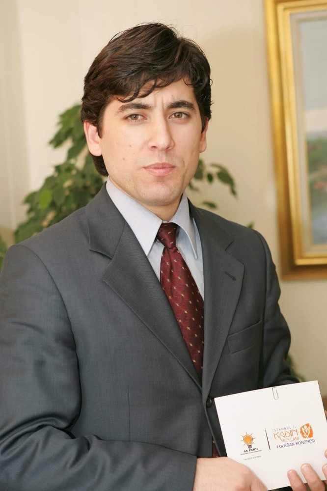 AK Parti Bergama İlçe Başkanı Güven Yakar istifa etti 