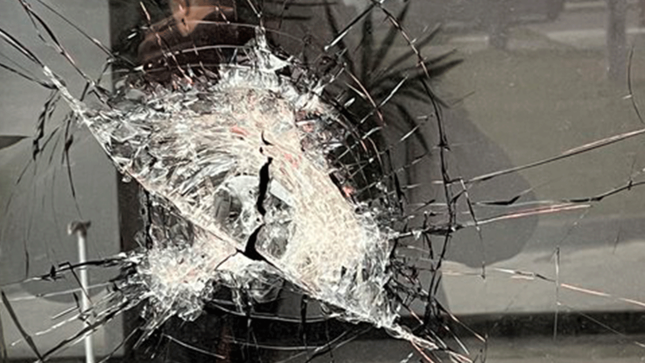 AK Parti Beylikdüzü İlçe Başkanlığı'na saldırı