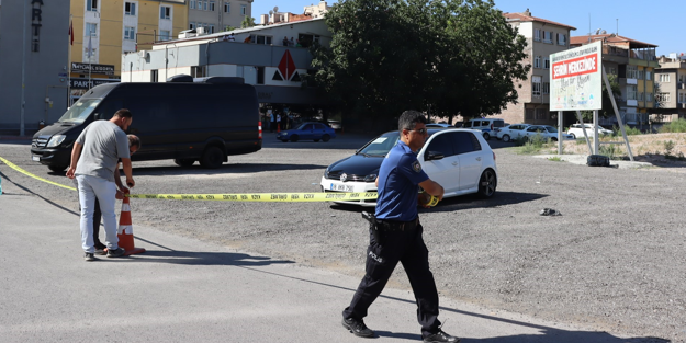 AK Parti binası önünce çanta alarmı