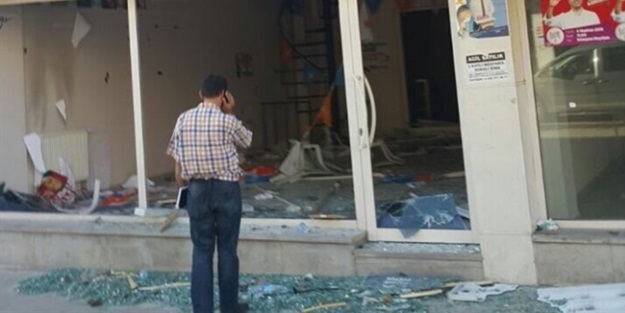 AK Parti bürosuna saldırı