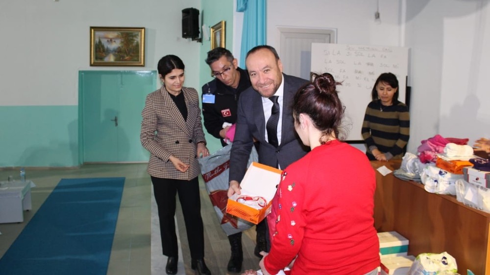 AK Parti, cezaevindeki anne ve çocukların yüzünü güldürdü 