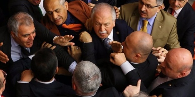 AK Parti, CHP yönetimini göreve çağırdı!