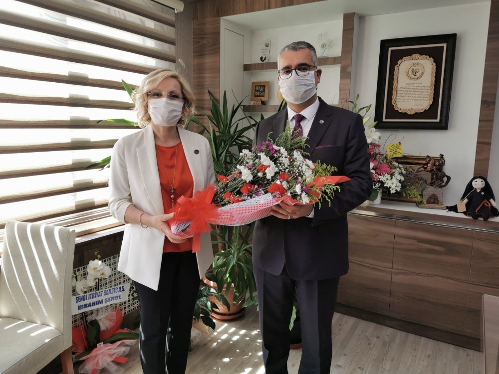 AK Parti Eczacılar Günü’nü kutladı 
