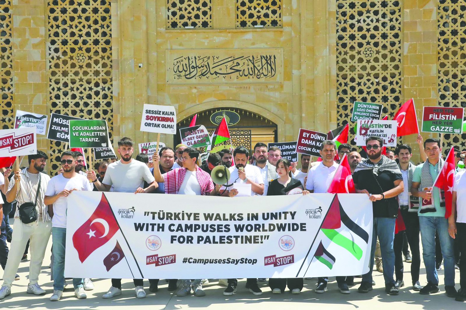 AK Parti Gençlik Kollarından üniversitelerde Filistin’e destek yürüyüşü