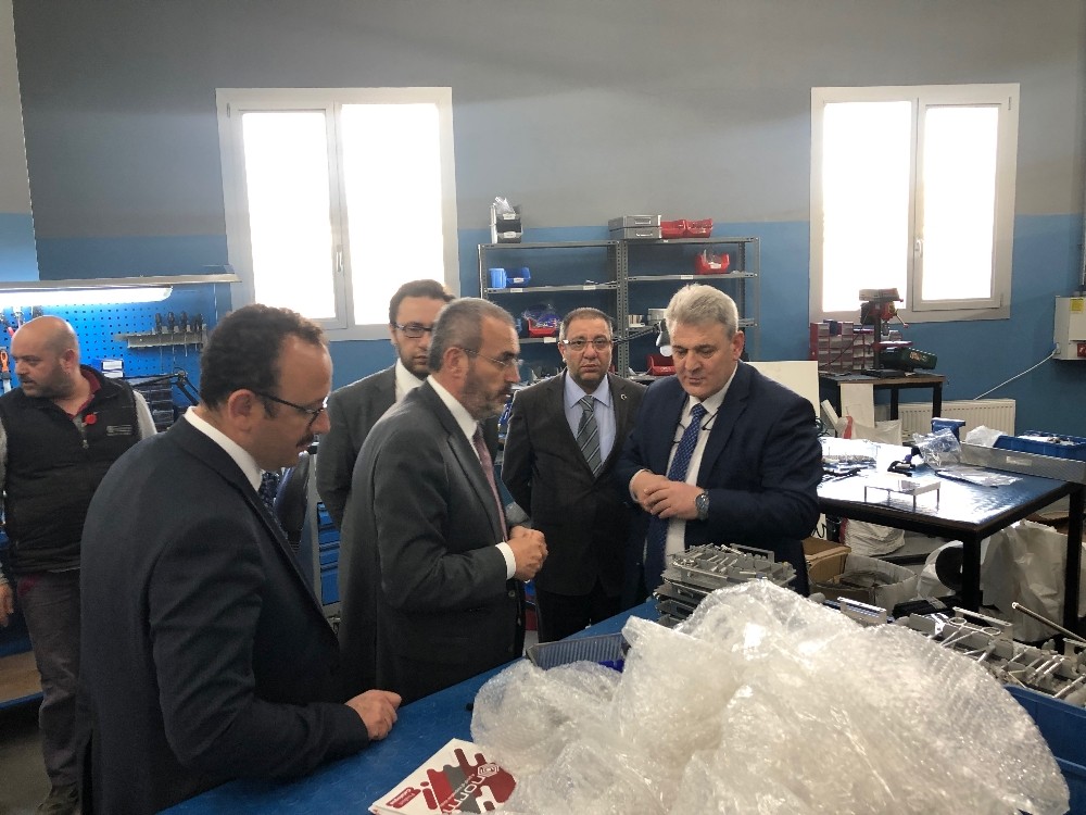 AK Parti Genel Başkan Yardımcısı Ünal esnafla buluştu 