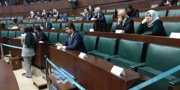AK Parti Grubu'nda dikkat çeken detay