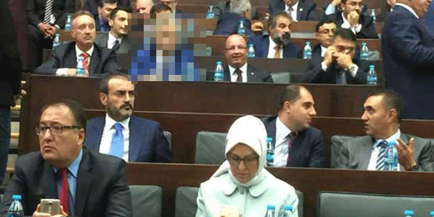 AK Parti grubunda sürpriz konuk, ünlü sanatçı oradaydı