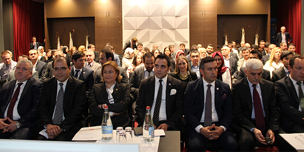 Zürih'te Türklerle bir araya geldi