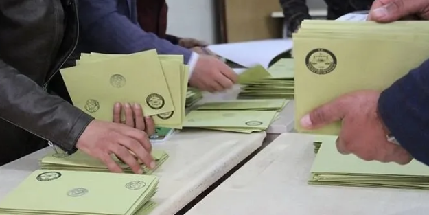 AK Parti Hakkari’de 6 belediyeyi aldı