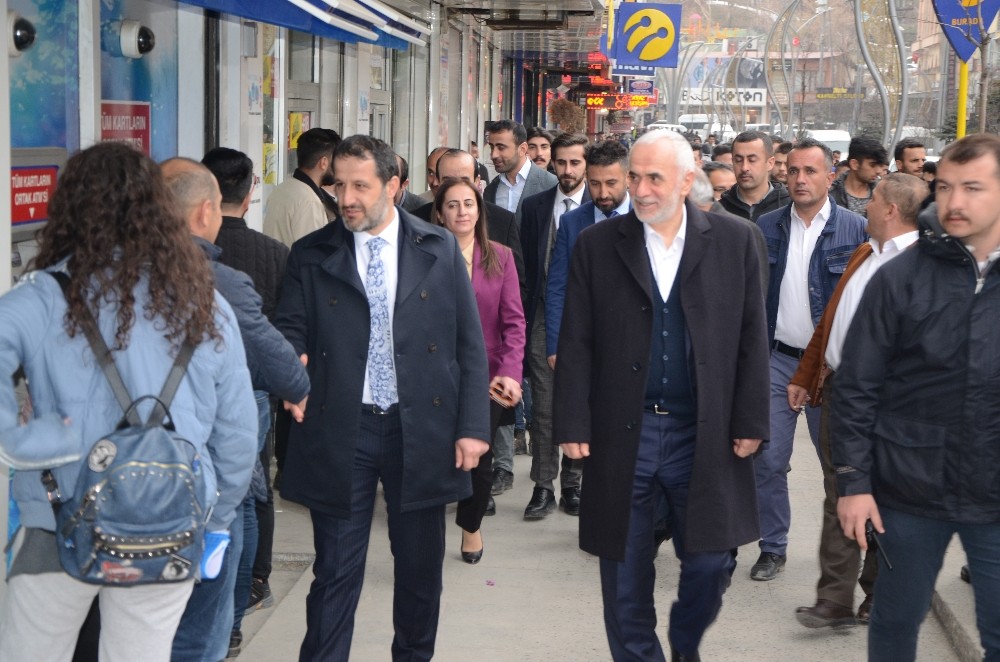 AK Parti heyeti esnafı ziyaret etti 