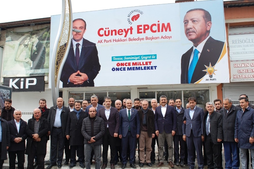 AK Parti heyeti Hakkari’de 