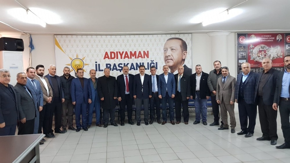 AK Parti heyeti muhtarlarla bir araya geldi 