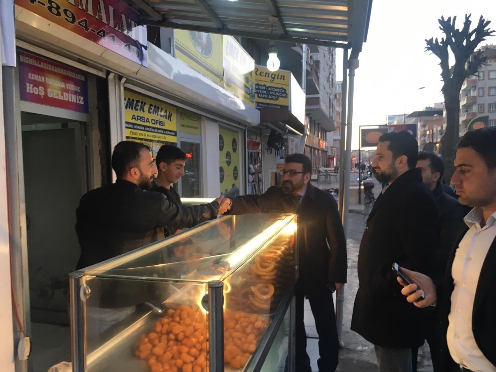 AK Parti İl Başkanı Gür esnafın sorunlarını dinledi 