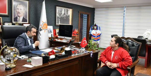 AK Parti İl Başkanı Özcan'ı ziyaret eden Sude Nur Çakır'ın sözleşmesi feshedildi!