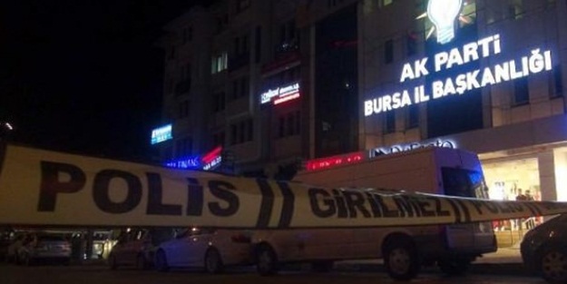 Ak Parti İl Binası önünde bomba paniği!!