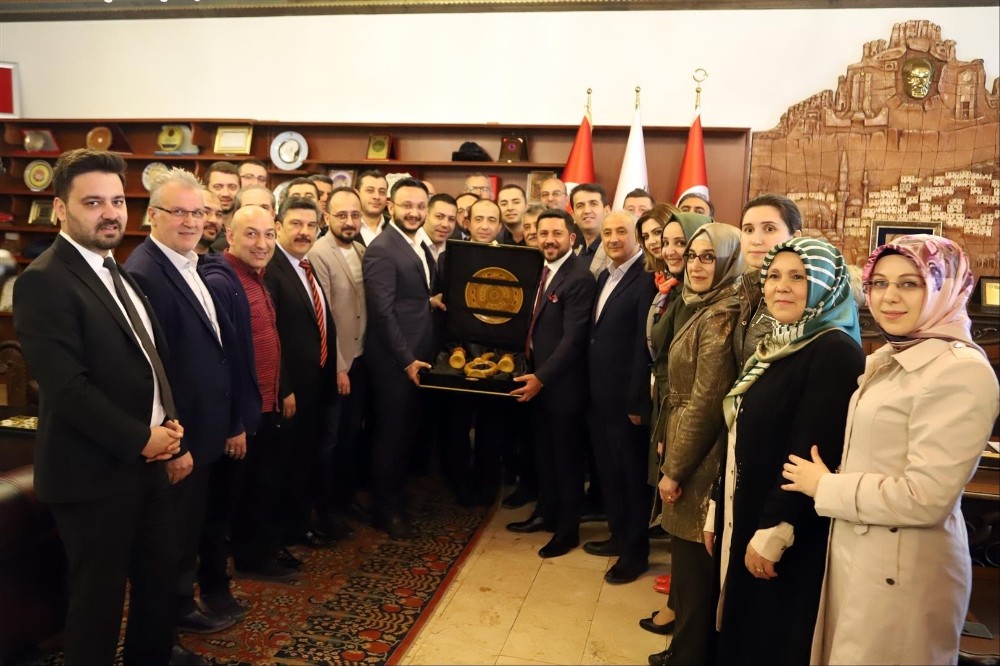 AK Parti İl Yönetimi Başkan Arı’yı ziyaret etti 