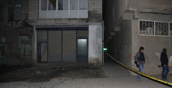 AK Parti ilçe binasına bombalı saldırı