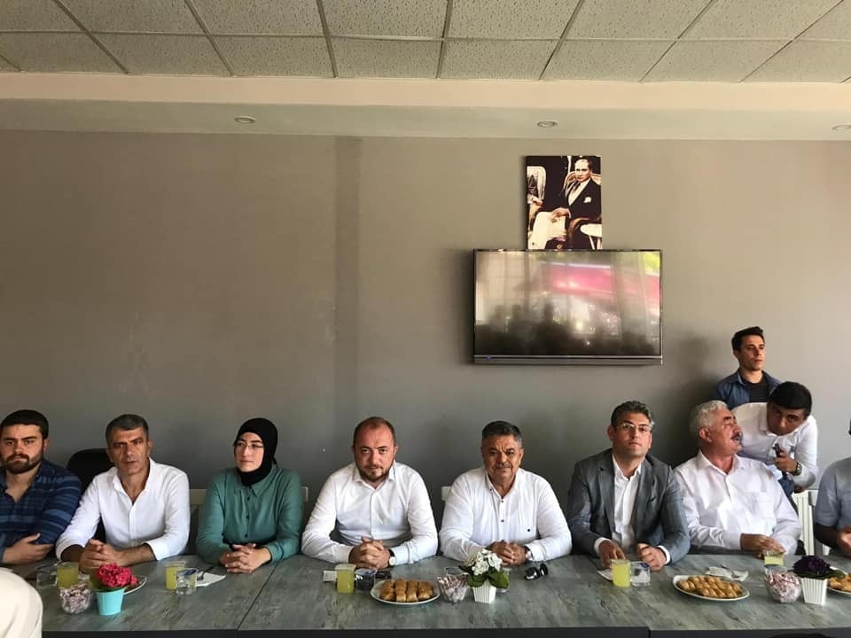 AK Parti ilçe ve belde teşkilatlarında bayramlaştı 