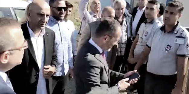 AK Parti İzmir’deki lağım kokusuna müdahale etmek için harekete geçti! Büyük arbede yaşandı