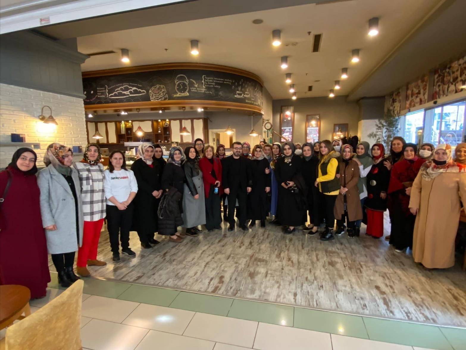 AK Parti Kadın Kolları Yönetimi toplantıda bir araya geldi