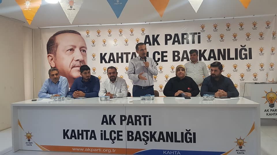 AK Parti Kahta’da istişare toplantısı düzenledi 