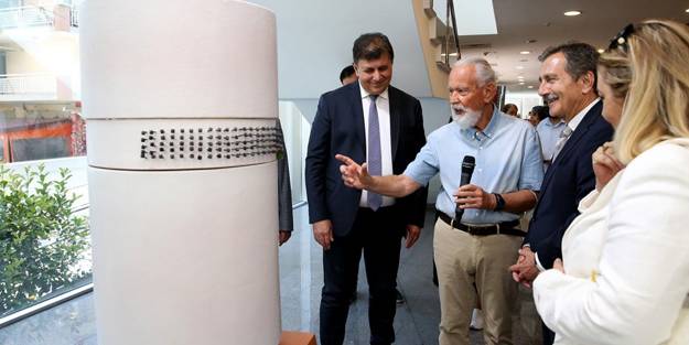 AK Parti 'Kanal İstanbul'un temelini attı, CHP'li belediyeler 'heykel' açılışında buluştu