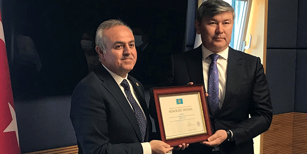 AK Partili Recep Şeker'e Kazakistan'dan onur diploması